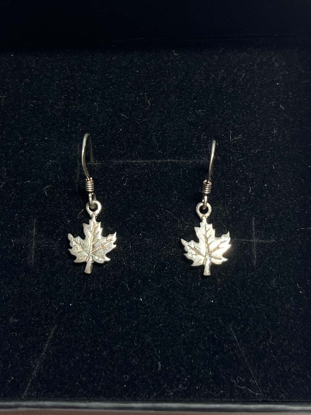 Sterling silver maple leaf drop earrings. 925